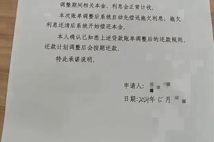 酷老头？波波维奇休闲穿搭显年轻 蓝色运动鞋很抢眼